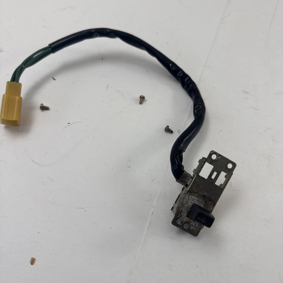 Hazard Switch From a Datsun B210 Coupe 1978 78 Nissan REBUILT Niles 16001 OEM Foto 1 de 4