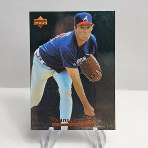 1996 Upper Deck Strange Greg Maddux #422 HOF - Picture 1 of 2