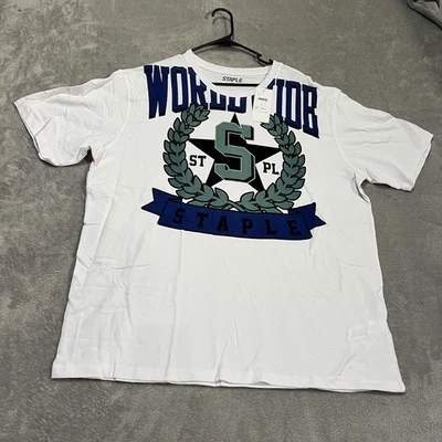 Camisa Staple Para Hombres 2XL Blanca Cresta Mundial Gráfica Camiseta Manga Corta Ropa de Calle Foto 1 de 4