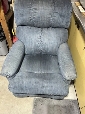 Dos sillones reclinables La Z para niños Foto 1 de 2