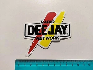 ADESIVO RADIO DEE JAY NETWORK ANNI 80 80s STICKER AUTOCOLLANT KLEBER ORIGINAL - - Foto 1 di 1