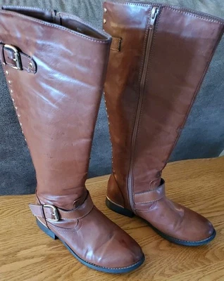 Botas Steve Madden tamanho 7.5 Lynxx marrom joelho alto cravejado zíper alta fivela de equitação - Imagem 1 de 4