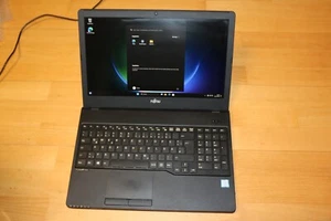 Fujitsu LIFEBOOK A557 Intel Core i5-7200U con 2,50 GHz 1920 x 1080 8 GB 320 GB - Foto 1 di 12