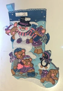 Medias Navideñas Bucilla Playing In The Snow Fieltro #86975 Oso Muñeco de Nieve Completo - Imagen 1 de 5