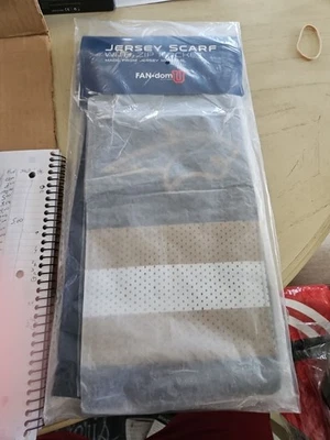 NCAA Montana State Jersey Bufanda con Cremallera Bolsillo Little Earth Nuevo Apagado. Licenciado Foto 1 de 4