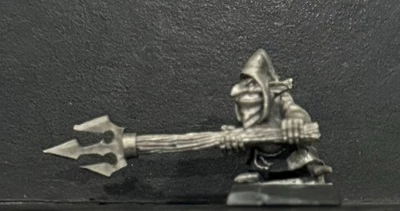 Warhammer: Orcs & Goblins: Gloomspite: metal Goblin Squig Herder w/ Trident - Image 1 of 2
