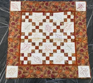 Herbst Blätter Erntedank Patchwork Quilt Wandbehang Tisch Topper Handarbeit 33 - Bild 1 von 8