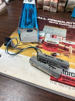 Juego de interruptores de control de crucero volante ford mustang thunderbird 1983 1984 nuevo en stock Foto 1 de 4