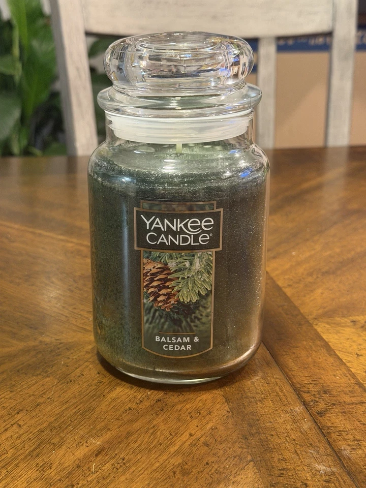 Yankee Candle Large 22-Ounce Jar Candle, Balsam & Cedar