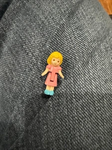 VESTIDO ROSA RUBIO FIGURA NIÑA REPUESTO COMO CAJA AZUL POLLY POCKET VINTAGE - Imagen 1 de 2