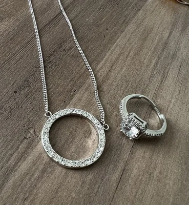 Conjunto de colar e anel de aço inoxidável – pingente circular e solitário CZ – 14” - Imagem 1 de 3