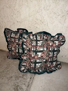 Zwei dekorative Dekokissen mit Blumen - Bild 1 von 2