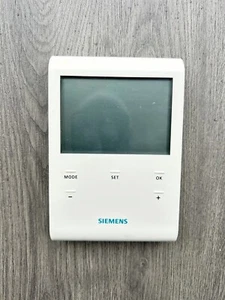 Siemens RDE100 Hardwired 7 Day Digital Programmable Room Thermostat - Picture 1 of 2