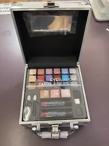 The Color Workshop, Travel In Color, estuche de tren de maquillaje de 27 piezas - Imagen 1 de 4