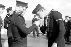 LIFE ABOARD ROYAL NAVY BATTLESHIP HMS ANSON DURING WORLD WAR II - 20 PHOTOS - Picture 1 of 7