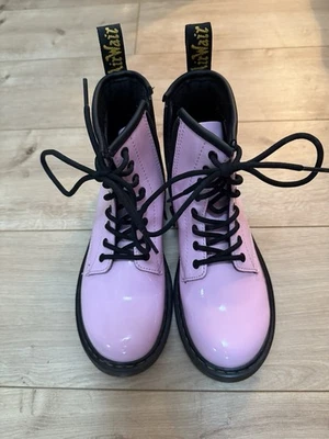 Dr. Martens 1460 боя загрузки Kids обувь светло-розовый размер Великобритании 1 / США 2 молодежи - Изображение 1 из 4