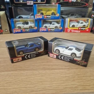 Maisto 1/24Die Cast Model Dodge Viper GT2 - White & Blue & Viper in Blue & white - Picture 1 of 8