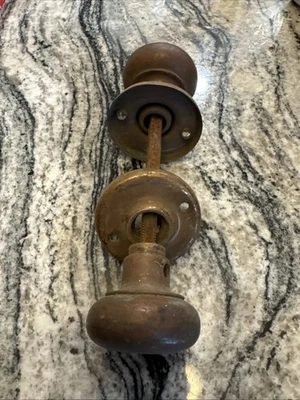 JUEGO DE PERILLAS DE PUERTA DE LATÓN VINTAGE Foto 1 de 4