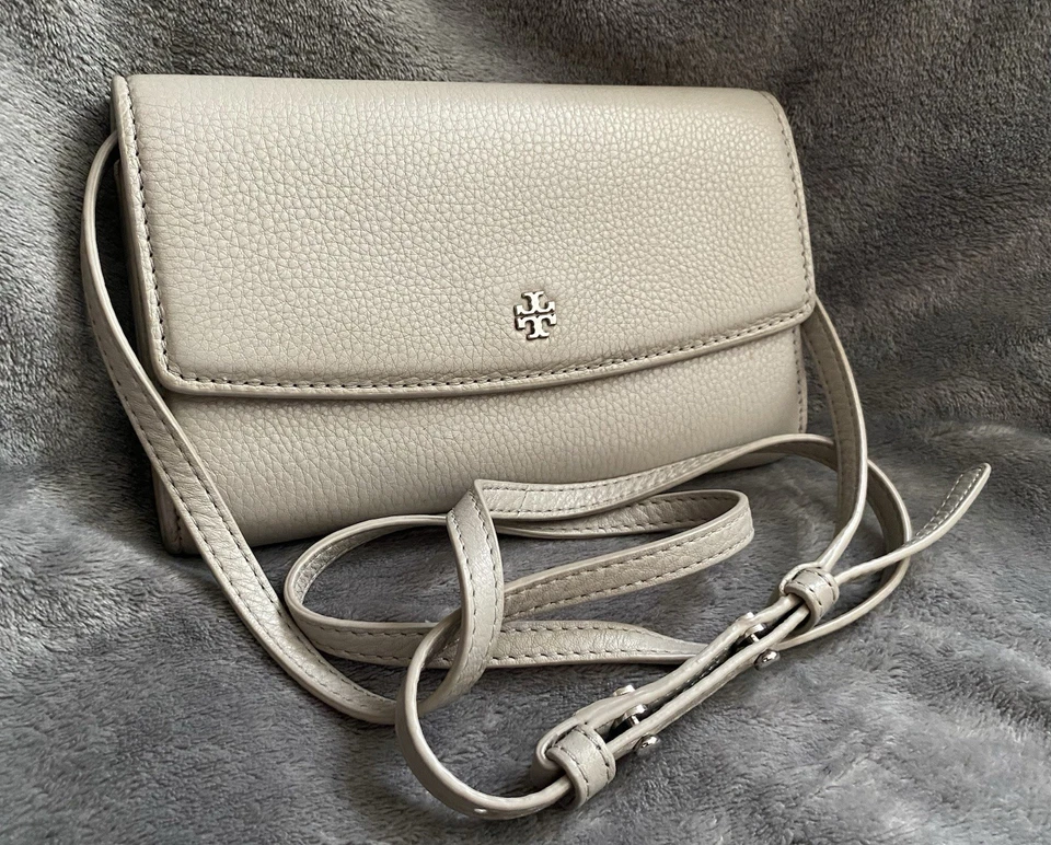 Tory Burch Robinson 迷你翻盖钱包斜挎包混凝土灰色带标签 VGC — 第 1/4 张图片