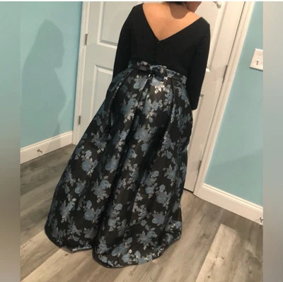 VESTIDO DE BAILE OLEG CASSINI BROCADO ROSAS AZULES Y PLATEADAS NEGRO CREPÉ TOP Foto 1 de 4