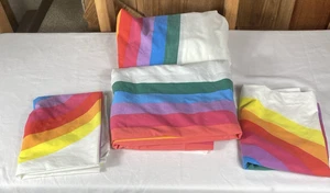Set lenzuola gemelle vintage Wamsutta Tomorrow's Rainbow con 2 federe Stranger Things - Foto 1 di 12
