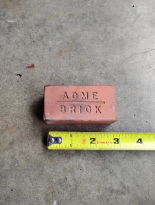 "Mini pisapapeles de ladrillo Acme 2,75"" rojo muestra de vendedor pequeño pisapapeles de arcilla" - Imagen 1 de 4