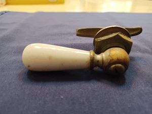 ANTIKER WEISSER PORZELLAN WC SPÜLGRIFF - Bild 1 von 2