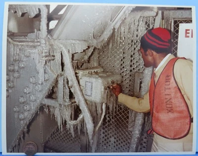 NASA Press PHOTO STS-51c Shuttle DISCOVERY Lockheed Pad Monitor Frozen Comm. Box - Image 1 of 2