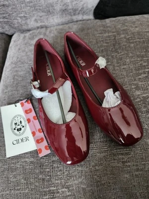 Cider Red Round Toe Mary Jane Faux Leather Flats EU 36 (UK 3.5 US 5.5 approx) - Image 1 of 4