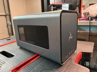 Mantiz Saturn Pro Thunderbolt 3 eGPU Enclosure Gray - Image 1 of 4