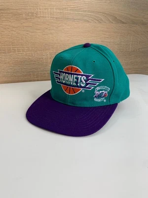Винтажная бейсболка Charlotte Hornets бирюзово-фиолетовая с логотипом NBA 90-х - Изображение 1 из 4