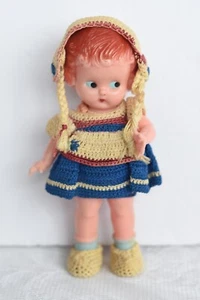 Bambola vintage in plastica Knickerbocker RATTLE 6" con vestito all'uncinetto passante per capelli (B) - Foto 1 di 6