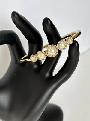 Brazalete Brazalete Kate Spade Tono Dorado Imitación Perla y Cristal Bisagras Foto 1 de 4