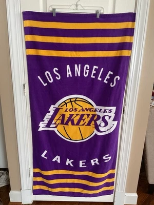 NUEVA TOALLA DE PLAYA 2022 Northwest Los Angeles Lakers NBA púrpura dorada Foto 1 de 4
