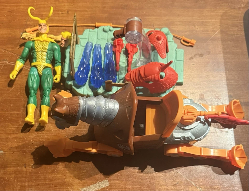Caballo Loki y He-Man de Marvel Legends (abierto sentado en el estante) Foto 1 de 1