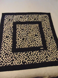 BILL BLASS SCHWARZ UND CREME SEIDENTUCH 30 X 30 HERGESTELLT IN ITALIEN - Bild 1 von 2