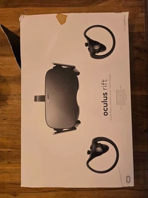 Oculus Rift CV1 Headset ( No Speakers ) - Image 1 of 4