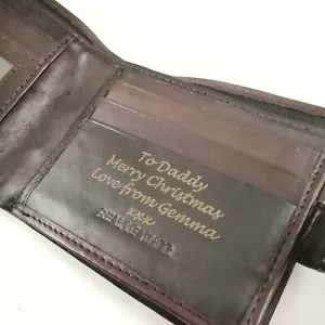 BRAUN Personalisierte Gravur Herren Leder Geldbörse Herren Hochzeitstag Onkel - Bild 1 von 5