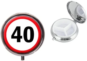 40 cumpleaños señal de tráfico metal redonda caja de píldoras de viaje edad se puede cambiar regalo X61 - Imagen 1 de 1