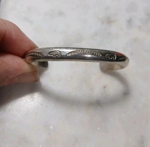 Bracciale vintage nativi americani argento sterling orso e motivo - Foto 1 di 4