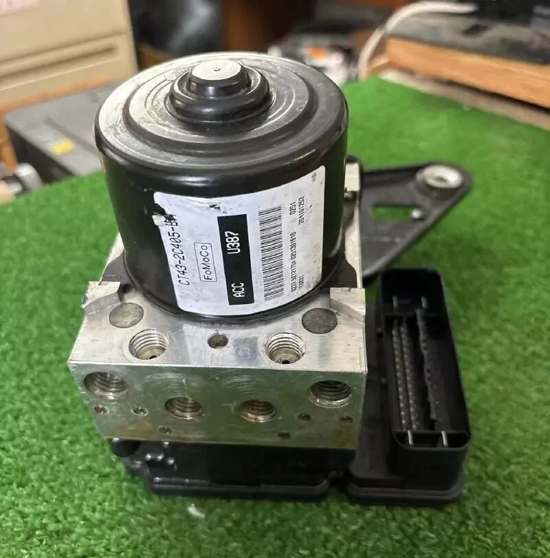 Conjunto de bomba de freno antibloqueo ABS Ford Edge 2011-2014 sin crucero adaptativo OEM Foto 1 de 1