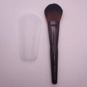 Spazzola in polvere Laura Mercier con coperchio di fabbrica - Foto 1 di 8
