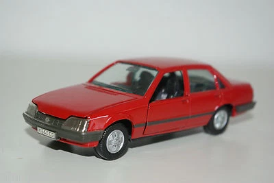 GAMA 1176 OPEL REKORD LIMOUSINE ROSSA QUASI NUOVA RARA RARA RARA - Immagine 1 di 4