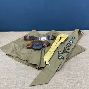 JOB LOT VINTAGE GIRL GUIDES BROWNIES SHORTS BELT PURSE NECKERCHIEF SASH + BADGES - Picture 1 of 17