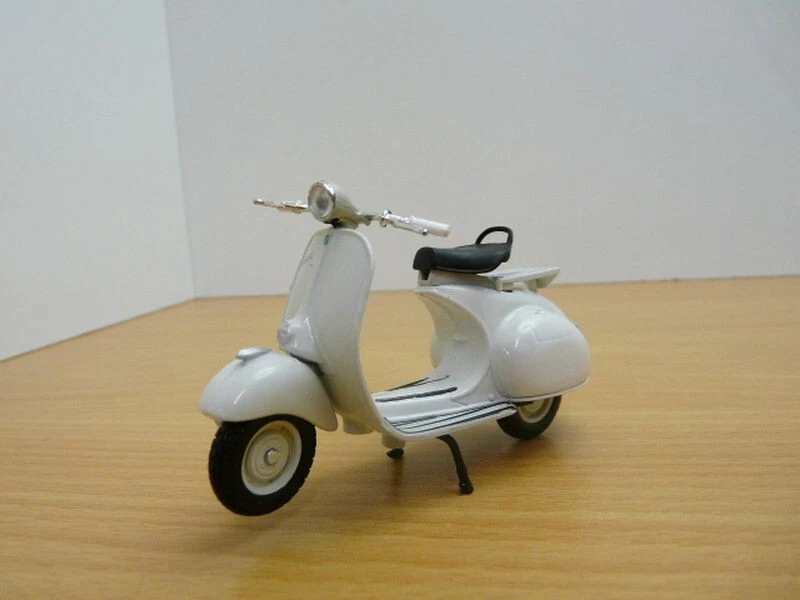 VESPA 98 Baujahr 1946 grau Maisto 1 18 Diecast Scooter Model