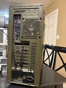 RARE Corsair Vengeance C70 mid tower PC case army military green limited edition - Afbeelding 1 van 10