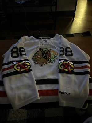 Camiseta deportiva Patrick Kane Reebok 2017 Chicago Blackhawks Winter Classic S Premier Foto 1 de 4