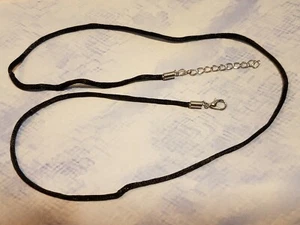 Collar con broche de plata y cordón satinado de seda negro 16" 18" 20" 22" 24" 26" 28" 30" - Imagen 1 de 2
