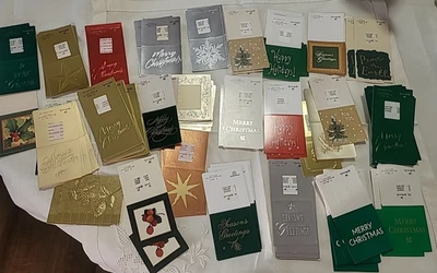 Винтажные подарочные бирки Hallmark ~ 25 неиспользованные 4 X 2,5 ~ самоклеящиеся ~ зеленые, красные, золотистые - Изображение 1 из 3