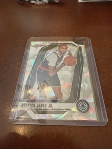 Derrick Jones Jr - 2024-25 Panini Prizm Basketball - Silver Cracked-ice Prizm #3 - Picture 1 of 2